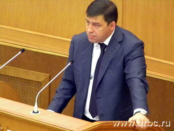 С таким лицом Евгений Куйвашев и читал послание, и слушал претензии парламентариев — очевидно, первые недели в статусе губернатора были нелегкими