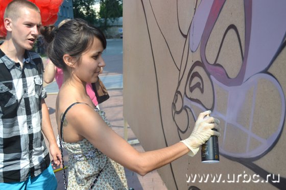 К творческому процессу подключились представительницы прекрасного пола