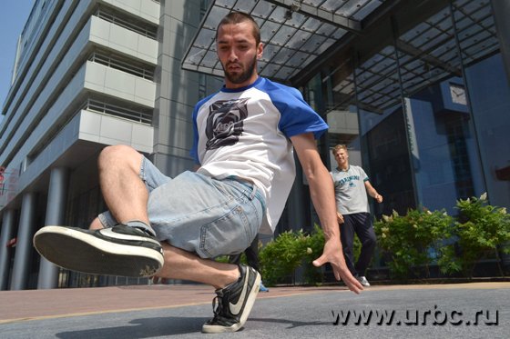 Современные танцы — в стиле граффити-рисунков