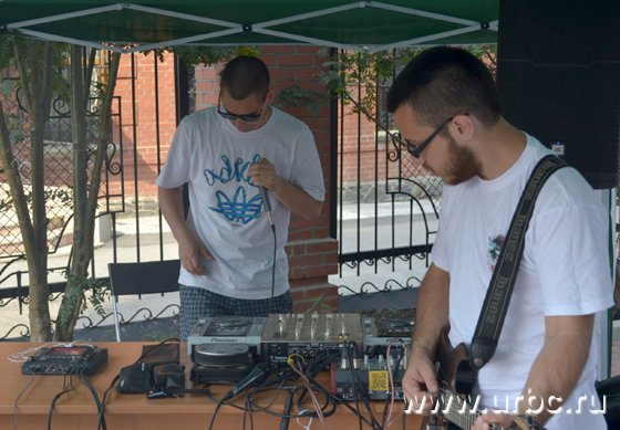 Для жителей Екатеринбурга играет приглашенный диджей