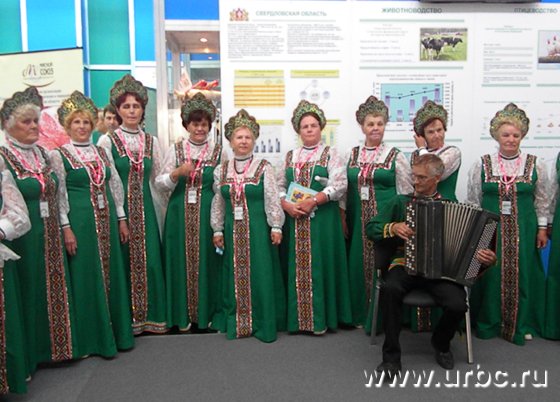 Гостей и участников встречали инновационные бабушки