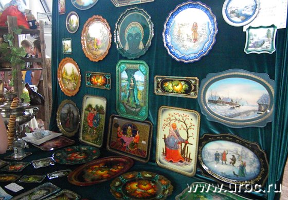 Очевидно, по версии организаторов, расписные подносы имеют отношение к металлургической промышленностиОчевидно, по версии организаторов, расписные подносы имеют отношение к металлургической промышленности