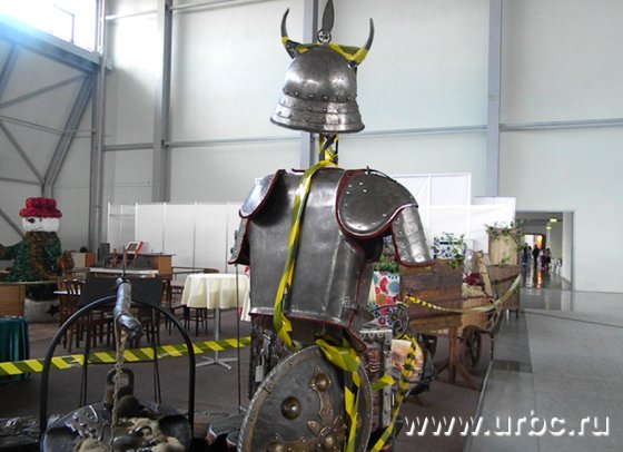 Главный экспонат выставки: в инновационном шлеме сфотографировался практически каждый гость и участник «Иннопрома»