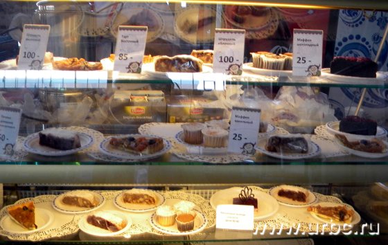 Работу пресс-центра несколько притормозила и небывалая ранее экономия на еде для представителей СМИ. Фуд-корты всех желающих не вмещали. Голодающих спасал стенд Минторга