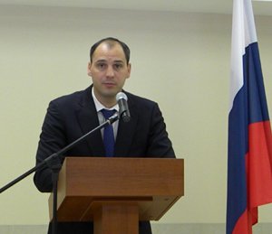 Закрытая открытость: информполитика Паслера началась с закрытых дверей и выключенного звука