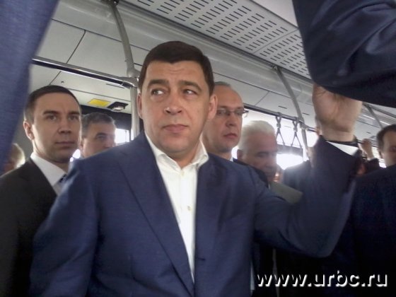 В шаттле Евгению Куйвашеву начали рассказывать и о проблемах: началось снижение грузопотока в Китай