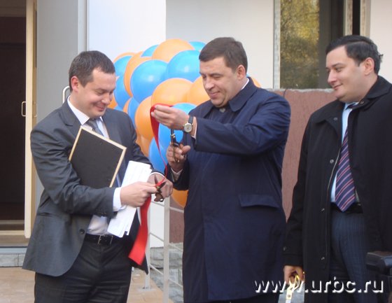 Губернатор, депутат и замминистра торжественно открыли построенный дом
