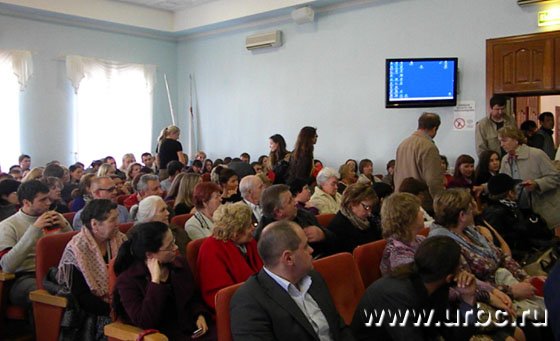 Мест в зале явно не хватало