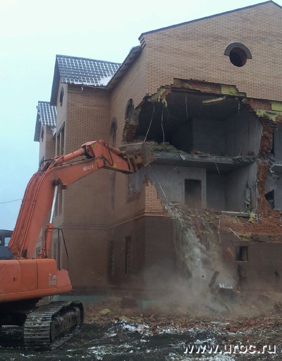 В Екатеринбурге сносят незаконные «многоквартирники» на землях ИЖС