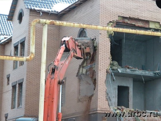Ломать не строить: незаконные дома «Агростроя» начали сносить Ломать не строить: незаконные дома «Агростроя» начали сносить