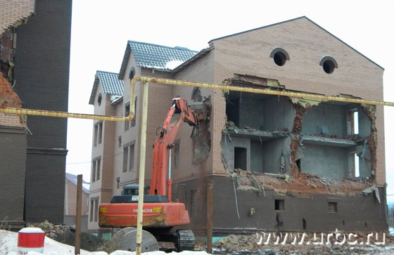 Ломать не строить: незаконные дома «Агростроя» начали сносить Ломать не строить: незаконные дома «Агростроя» начали сносить