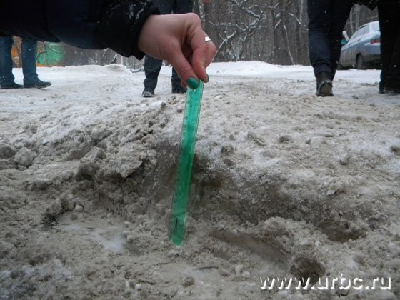 Глубина колеи при выезде из двора по ул. Посадская — порядка 14 см Глубина колеи при выезде из двора по ул. Посадская — порядка 14 см