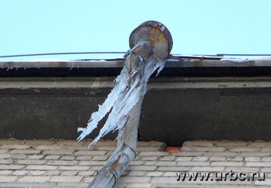 Над головами прохожих Над головами прохожих