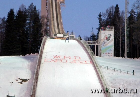 Прыжок спортсмена с трамплина К-120