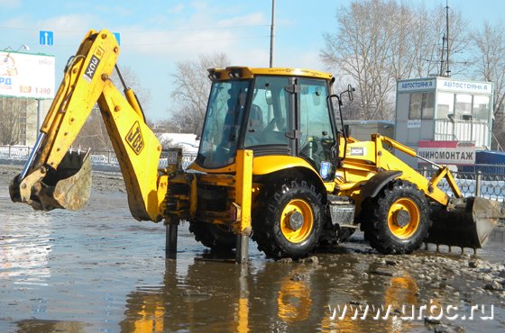 Как вода сквозь пальцы: в Екатеринбурге снова коммунальная авария Как вода сквозь пальцы: в Екатеринбурге снова коммунальная авария