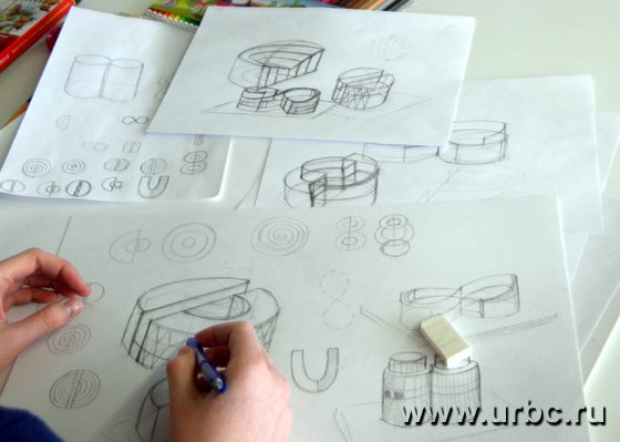 Ровные графические формы соседствуют с полетом фантазии