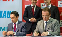 Свердловская область на Hannover Messe 2013. Фотография с сайта www.uvz.ru