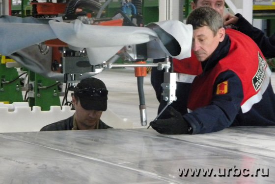 Процесс сплавки алюминиевых профилей, из которых состоит кузов пассажирских вагонов