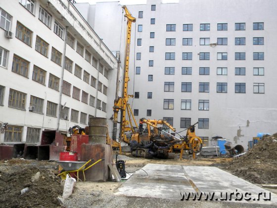 Строительная площадка во дворе здания по адресу Воеводина, 6