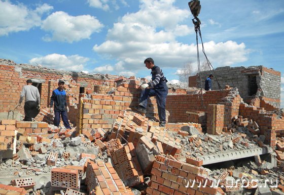 Развалины многоквартирника по адресу Проезжая, 90