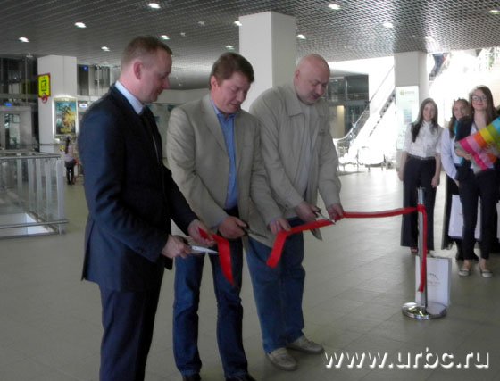 Сергей Тушин, Тарас Табаков и Сергей Кухаренко открывают выставку