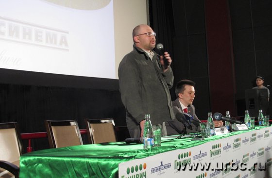 Алексей Иванов начал встречу с читателями с благодарности «Обществу Малышева 73» в реализации проекта по созданию книги о Екатеринбурге