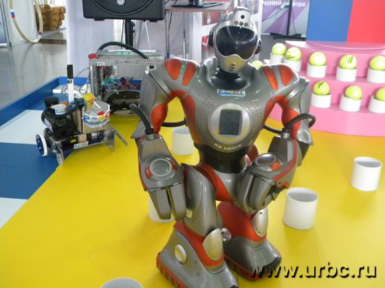 Роботы отмечают День рождения Роботы отмечают День рождения