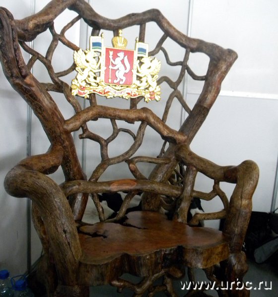 Трон из сосны Трон из сосны