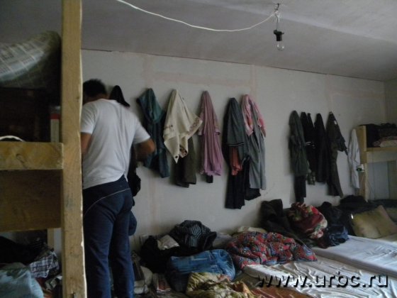 Гастарбайтеры живут в недостроенном доме