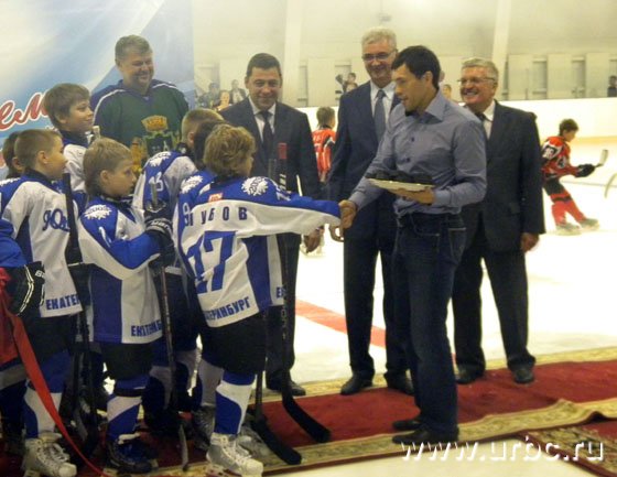 По первому льду: в Екатеринбурге открылся ФОК с ледовой ареной По первому льду: в Екатеринбурге открылся ФОК с ледовой ареной