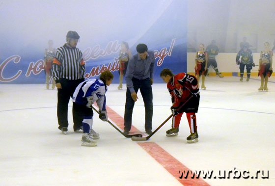 По первому льду: в Екатеринбурге открылся ФОК с ледовой ареной По первому льду: в Екатеринбурге открылся ФОК с ледовой ареной
