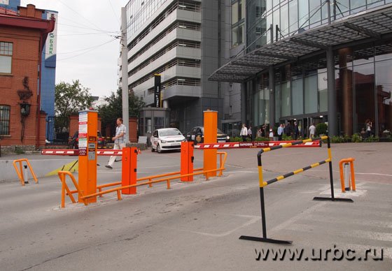 Припарковать крупногабаритный транспорт, например, автобус с болельщиками у БЦ будет сложновато Припарковать крупногабаритный транспорт, например, автобус с болельщиками у БЦ будет сложновато