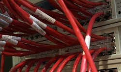 Оптико-волоконный плен: провайдеры не торопятся переносить провода под землю. Фотография предоставлена сайтом www.morguefile.com