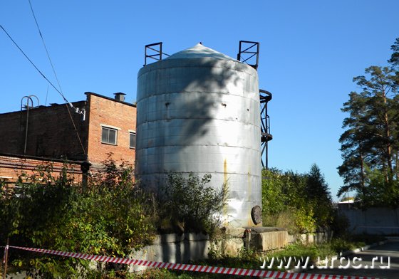 В баке резервного топлива хранится вода — так, объясняют, нужно по технологии