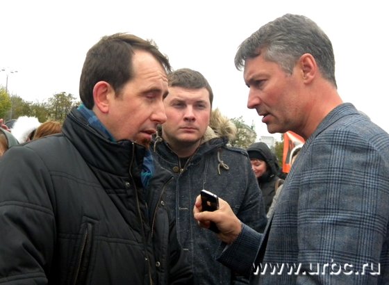 Андрей Выборнов что-то доказывает Евгению Ройзману