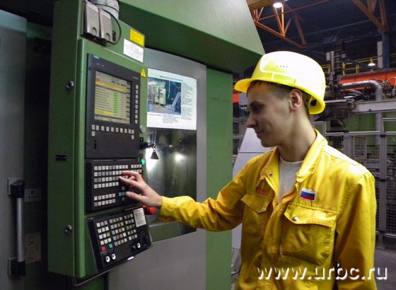 Практикант Игорь Кириллов за работой