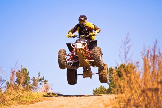 Один из видов экстремального туризма по Уралу — путешествие на квадроциклах. Фотография предоставлена ООО «Клуб искателей приключений»