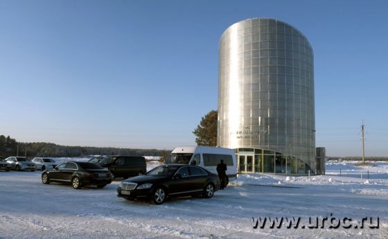 Информационный павильон и парковка