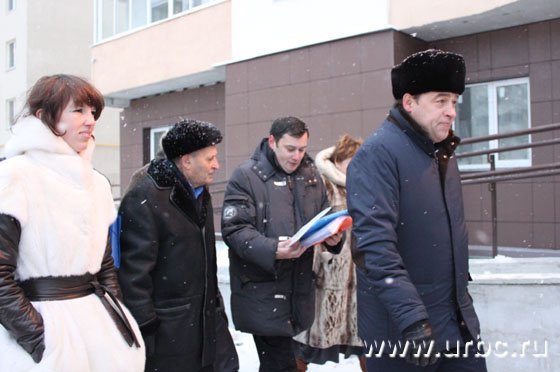 Александр Хинштейн, приняв жалобы обманутых дольщиков, пообещал разобраться в ситуации Александр Хинштейн, приняв жалобы обманутых дольщиков, пообещал разобраться в ситуации