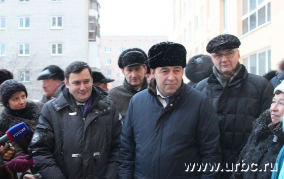 Александра Хинштейна, Евгения Куйвашева и Александра Якоба встречают бывшие обманутые дольщики Александра Хинштейна, Евгения Куйвашева и Александра Якоба встречают бывшие обманутые дольщики