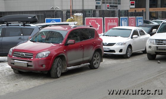 Парковаться вторым рядом сейчас никто не запрещает Парковаться вторым рядом сейчас никто не запрещает