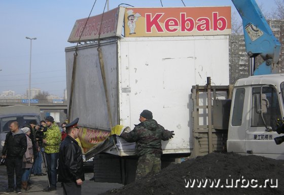 В переулке Койвинский демонтировали самовольно установленный трейлер В переулке Койвинский демонтировали самовольно установленный трейлер