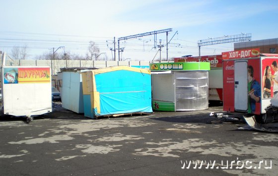 Демонтированные киоски и трейлеры вывозятся на штрафстоянки Демонтированные киоски и трейлеры вывозятся на штрафстоянки