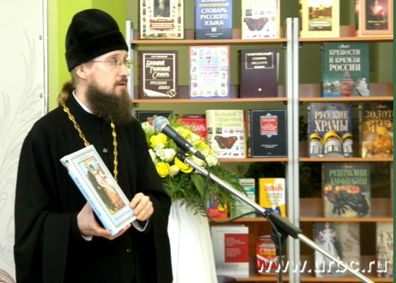 Лучший подарок: ГК «Ренова» приобрела для школы в Академическом 11 тысяч книг