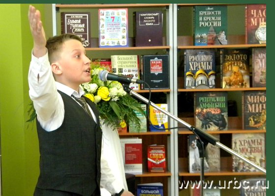 Лучший подарок: ГК «Ренова» приобрела для школы в Академическом 11 тысяч книг