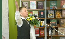 Лучший подарок: ГК «Ренова» приобрела для школы в Академическом 11 тысяч книг