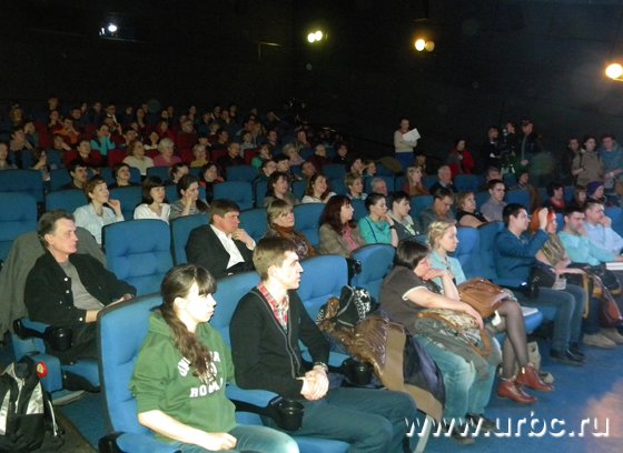 Большинство гостей встречи пожелали писателю творческих успехов Большинство гостей встречи пожелали писателю творческих успехов