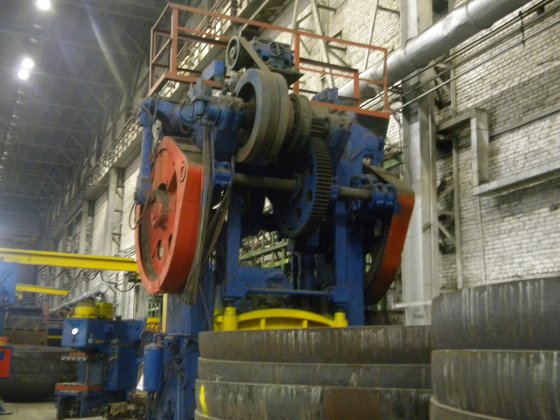 Несмотря на начатую модернизацию в цехах еще есть устаревшее оборудование Несмотря на начатую модернизацию в цехах еще есть устаревшее оборудование