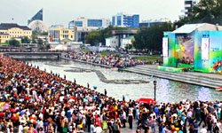 Отметили с размахом. Фотография с официального портала Екатеринбурга. Фотографы: Евгения Лялина, Юрий Ломакин