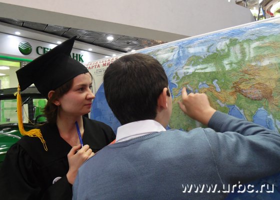 Ребята с легкостью смогли найти Черное море и столицу России